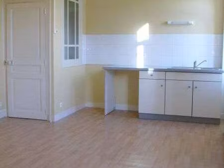 location appartement 2 pièces à carentan-les-marais (50500) : à louer 2 pièces / 45m² care