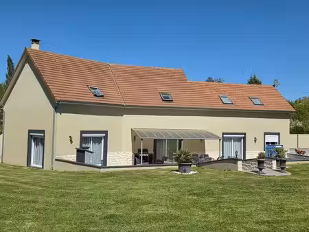 grande maison bien conçu de 217 m2 sur un terrain de 3426 m2 à 10km de houlgate ou villers