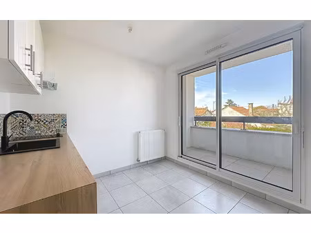 location appartement  m² t-2 à chennevières-sur-marne  810 €