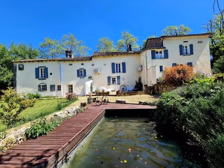 maison de village magnifiquement restaurée à proximité de verteillac