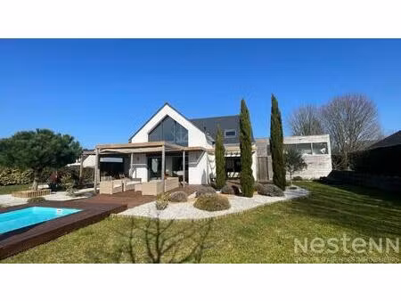 a vendre  à pied du bourg  superbe maison contemporaine avec vue dégagée à ploemel