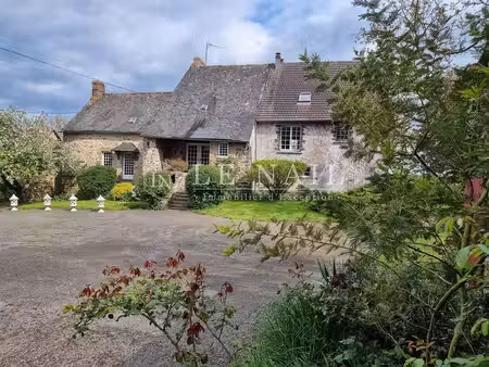 logis sarthois et dependances dans un bel environnement en pays