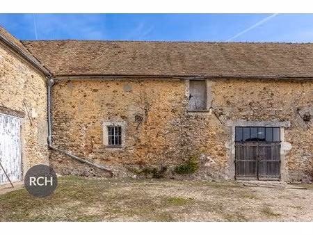 exclusivité - a 10km de montfort l'amaury - grange à rénover sur un joli jardin avec vue d