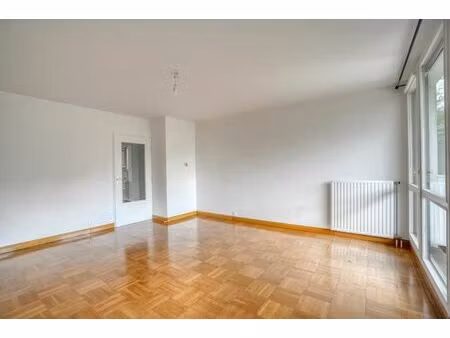 magny les hameaux  appartement 3 pièces.