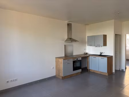 t3 - 52m2 centre ville puylaurens - 81700