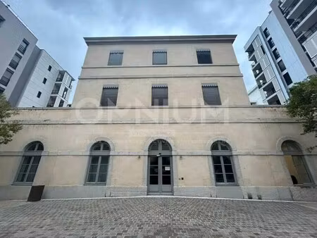 location bureaux 221 m²