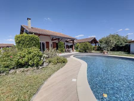 gujan mestras  maison familiale de 155 m2 avec piscine sur u