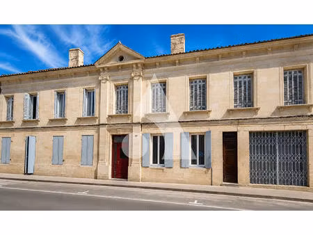 maison laruscade 12 pièces 420 m2