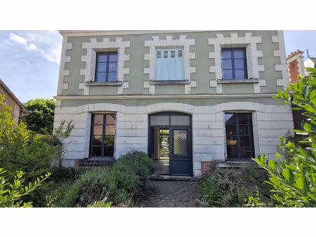 belle maison de maître en plein coeur de saint branchs