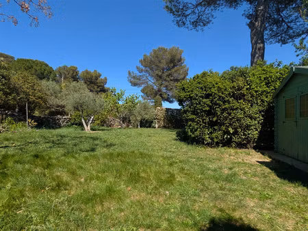 très beau terrain constructible d'env. 459m2 au calme hors l