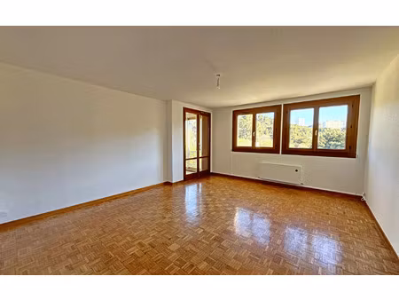 location appartement  m² t-3 à marseille 9  1 190 €