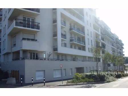 location appartement  m² t-2 à massy  948 €