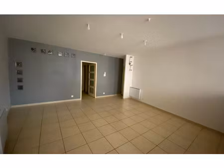 location appartement  m² t-4 à moissac  590 €