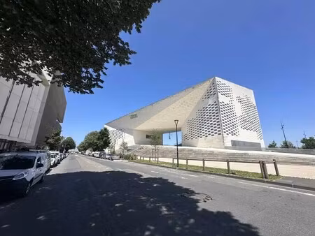 location commerce bordeaux 33800 426m²