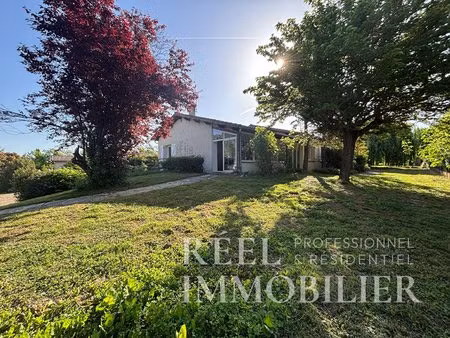 maison de plain pied rénovée avec garage  sous sol et grand jardin