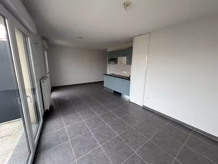 toulouse - purpan. appartement t3 de 64 m² avec balcon et deux parkings en sous sol.