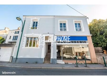 immeuble 11 pièces 200 m²