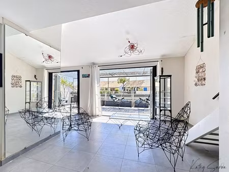 maison contemporaine à vendre dans le quartier rive droite