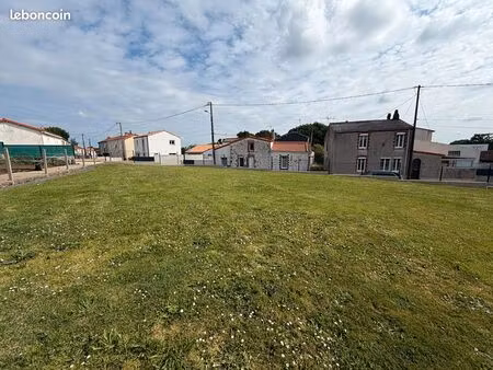 terrain 595 m² saint andre de la marche