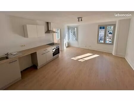 à louer - appartement entièrement rénové