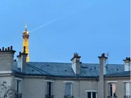 studio vue tour effeil dispo à partir de juillet