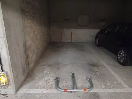 place parking sécurisée rer c