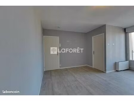 studio 1 pièce 27 m²