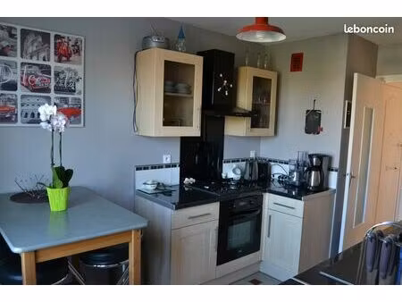 t3 meublé – secteur hôpital – 60 m² – balcon  parking privé