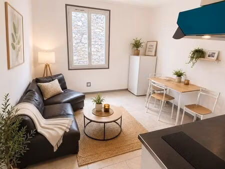 t2 meublé rénové – 30 m² – disponible mi-juin