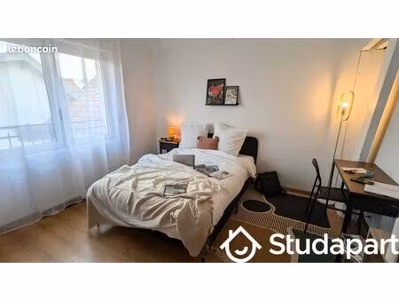 chambre 1 pièce 12 m²