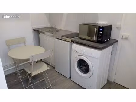 beau studio près des transports et commerces
