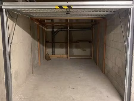 loue garage 115 mensuels