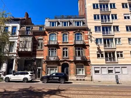 appartement de caractère 2ch + bureau avec terrasse