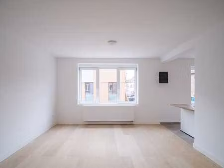 appartement d'une chambre rénové à la périphérie de la vill