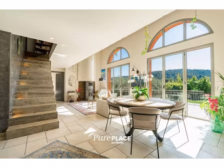 villa de luxe à vendre dans le quartier les impiniers-font de cine-vaucontrade