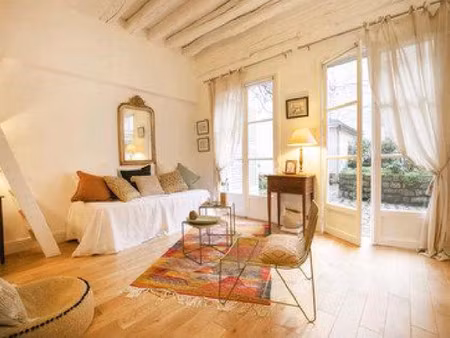 studio de charme dans une copropriété fleurie — rue rousselet  paris 7e