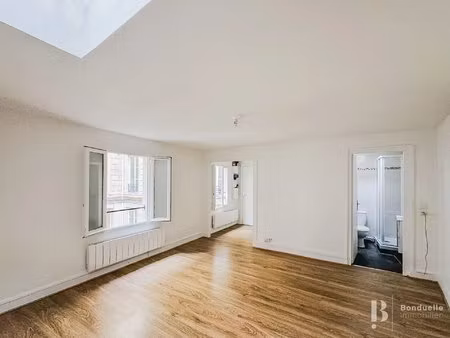 paris ixᵉ – rue de douai – studio de 26 m² - 1er etage sans ascenseur
