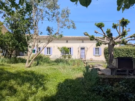 ferme charentaise avec 7000m2 à mirambeau