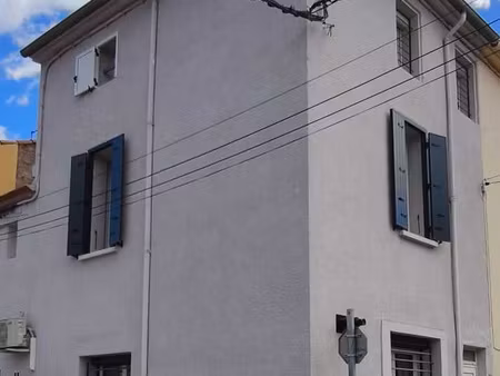 grande maison de village 2 faces d'angle