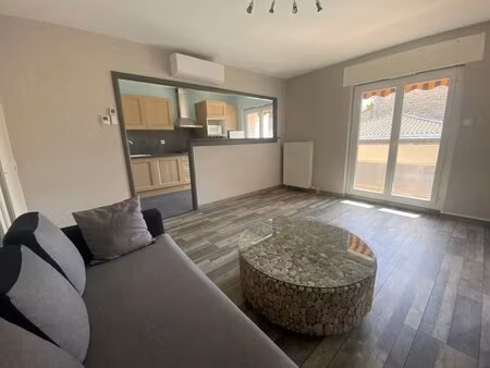 bordeaux rue billaudel - appartement t2 avec deux balcons - location meublee