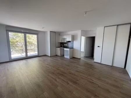appartement t2 récent - la pardieu - parking - lli