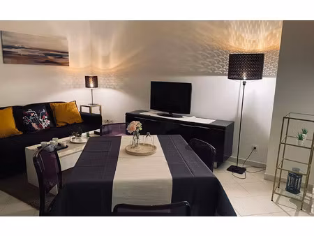 location appartement  m² t-2 à marseille 8  878 €