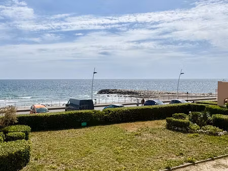 front de mer appartement à vendre type t2 de 63 m2 et place de parking privative