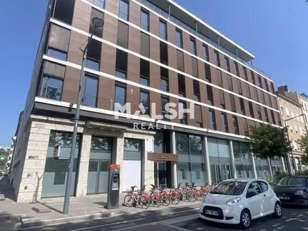 location bureaux 77 m²