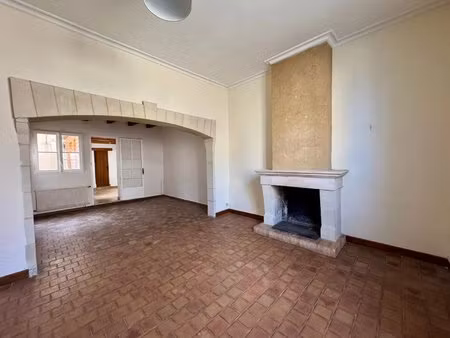 saumur centre – maison en tuffeau avec garage