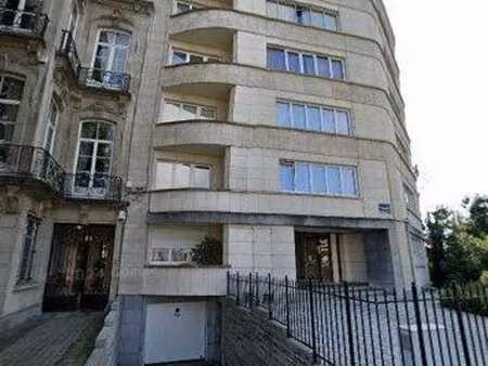 agréable studio au 5e étage avec cave
