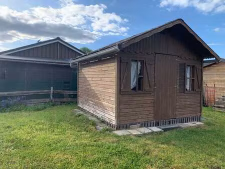 terrain de 450m² avec abri à somme-leuze