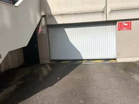 place parking sous terrain