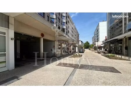 parking/box annemasse