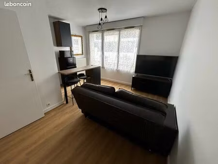 studio meublé à loué (stationnement en sous sol possible en supplément)